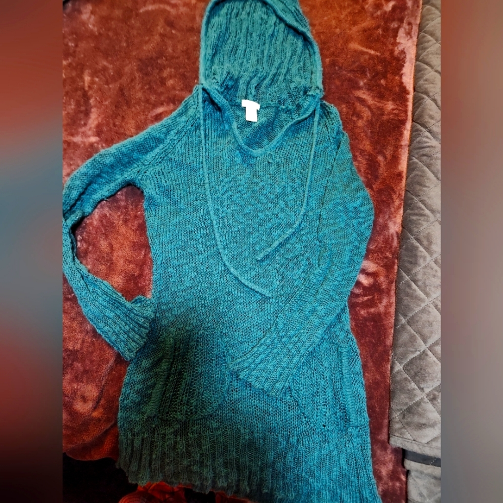 Maurice is knitted sweater top size medium